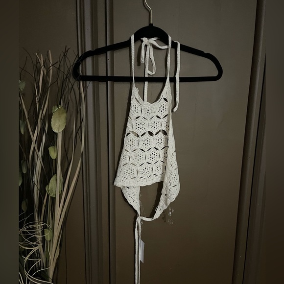 Stylish tie up halter - Picture 1 of 1